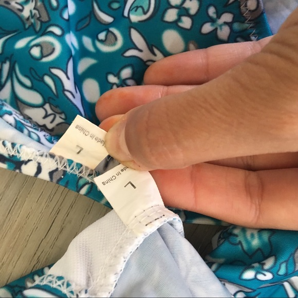 Off the Shoulder Ruffle Bikini - Picture 4 of 4